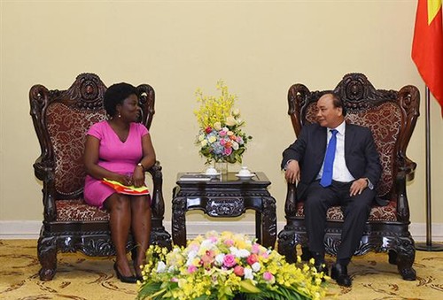 Prime Minister Nguyen Xuan Phuc receives World Bank Vice President in charge of Asia Pacific - ảnh 1